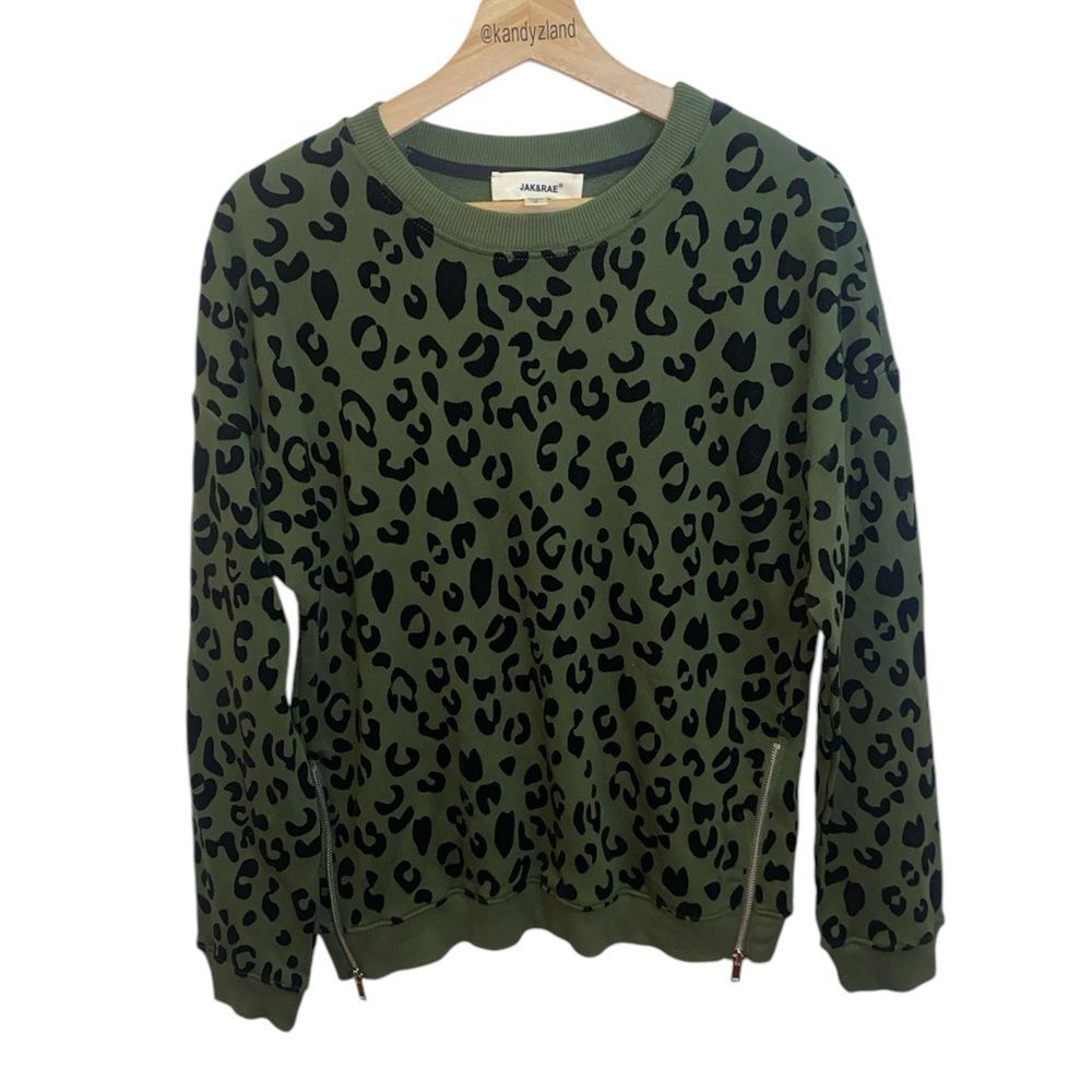 JAK & RAE Green Black Leopard Print Sweater With Zipper Detail